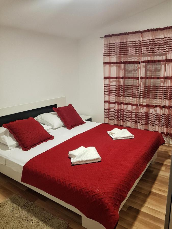 Apartman Nela Apartamento Kaštel Sućurac Exterior foto