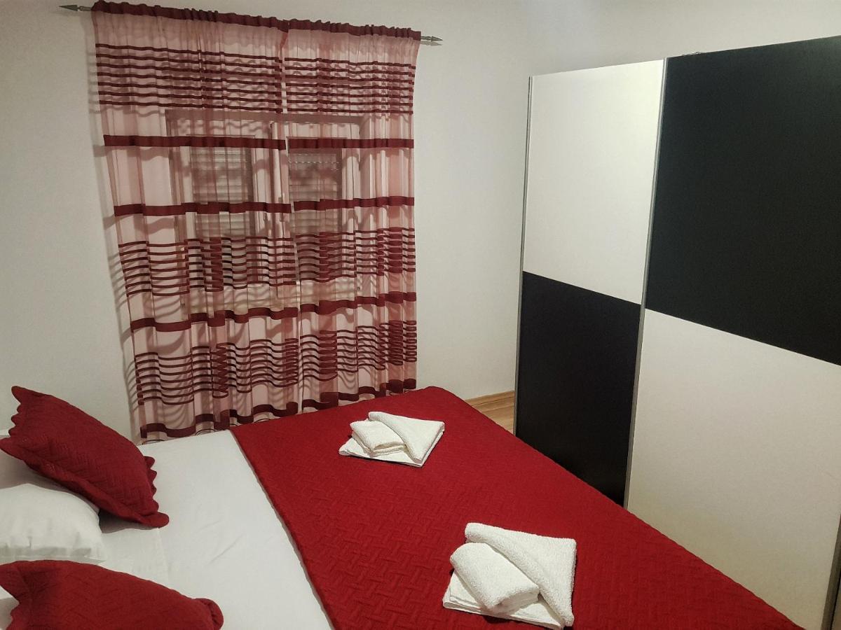 Apartman Nela Apartamento Kaštel Sućurac Exterior foto