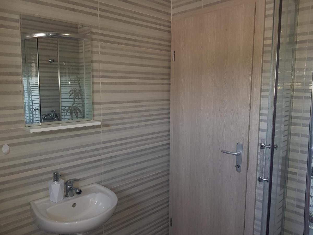 Apartman Nela Apartamento Kaštel Sućurac Exterior foto