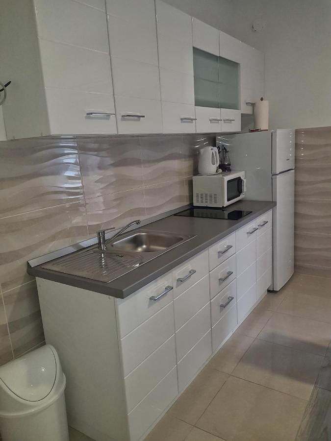 Apartman Nela Apartamento Kaštel Sućurac Exterior foto