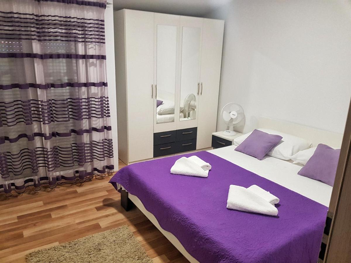 Apartman Nela Apartamento Kaštel Sućurac Exterior foto