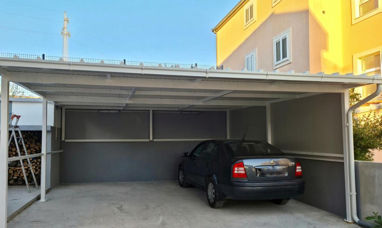 Apartman Nela Apartamento Kaštel Sućurac Exterior foto