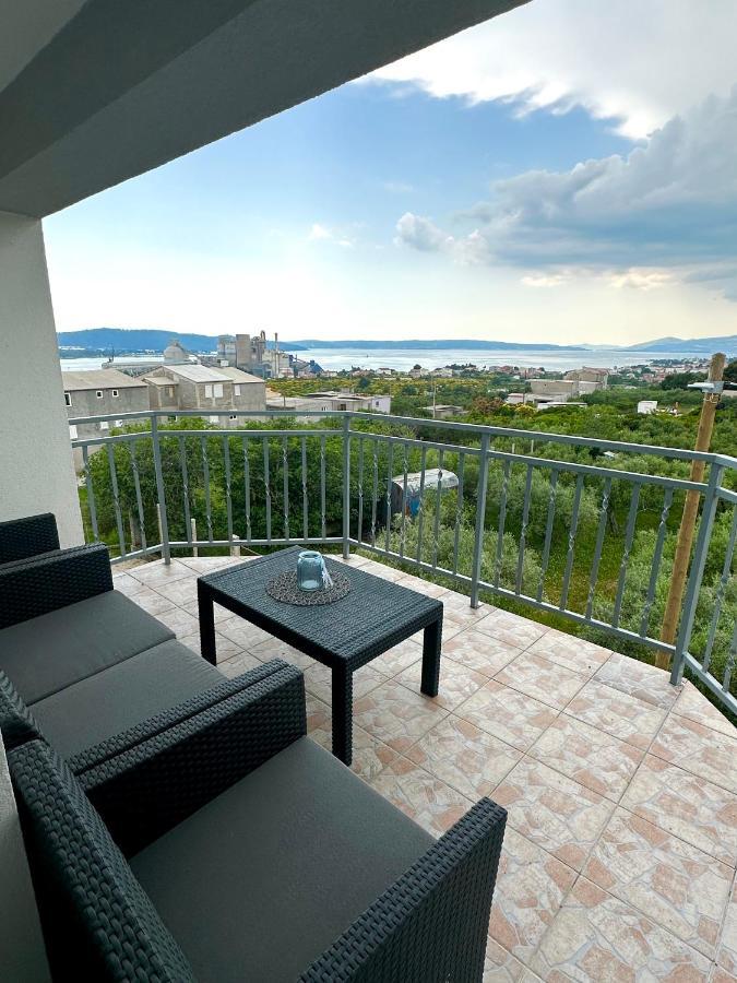 Apartman Nela Apartamento Kaštel Sućurac Exterior foto