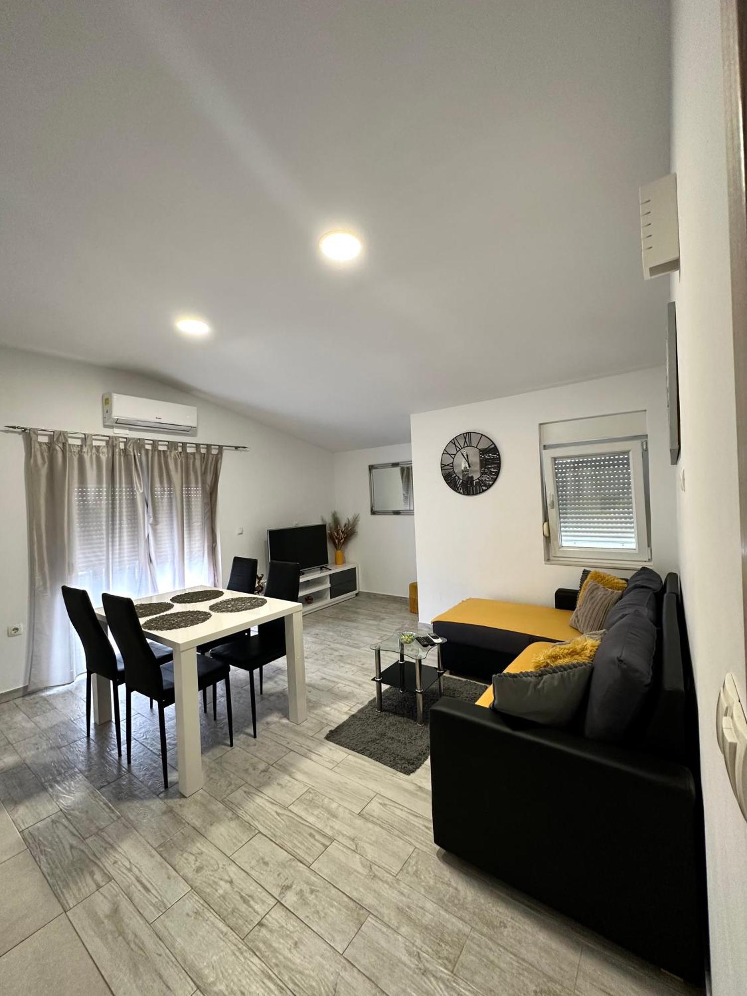 Apartman Nela Apartamento Kaštel Sućurac Exterior foto