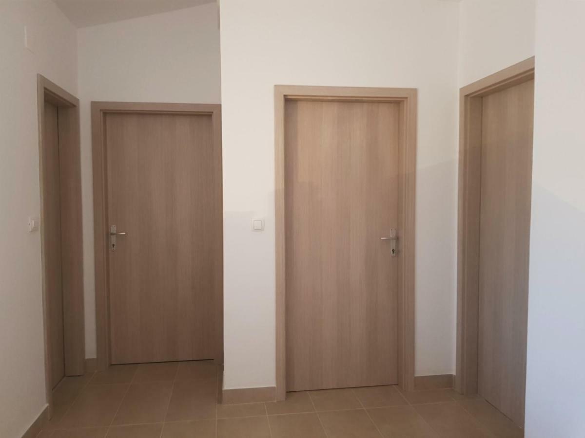 Apartman Nela Apartamento Kaštel Sućurac Exterior foto